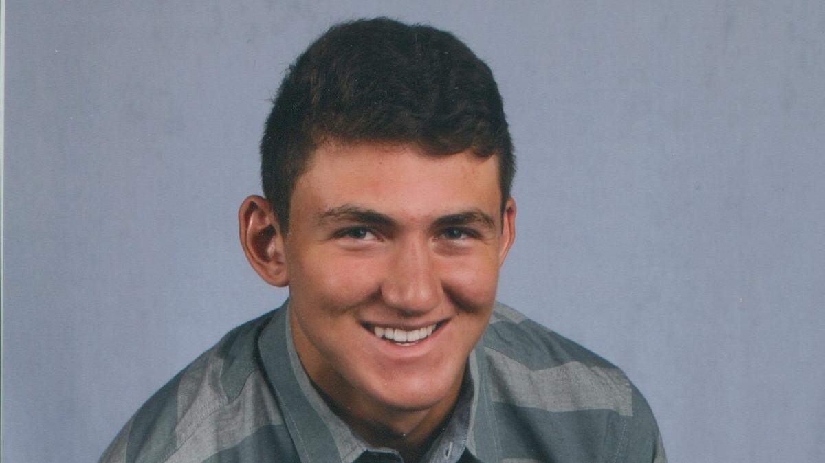 Luke Laufenberg, son of former Dallas Cowboys quarterback Babe Laufenberg, died Thursday after a new two-year battle with cancer.