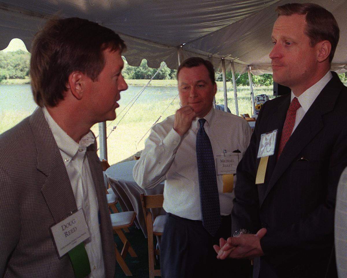 May 7, 1999: Doug Reed, general manager of Fidelity Southwest, talks with Ross Perot Jr. during a Fidelity Investments groundbreaking in Westlake for a region headquarters.