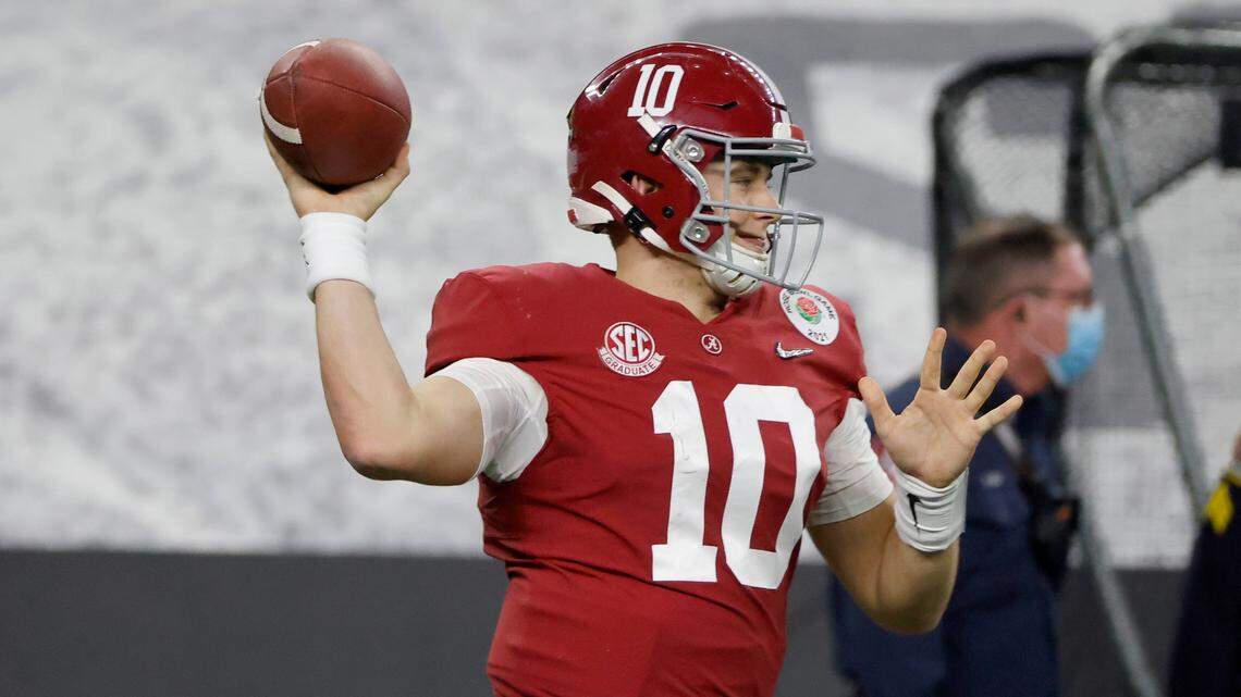 Alabama quarterback Mac Jones (10) won the Davey O’Brien Award on Thursday night.