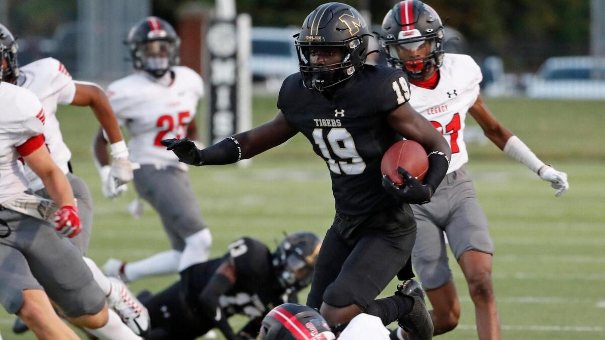 Mansfield wide receiver Jacobe Hayes (19) and the Tigers take on Waxahachie in a key district game this week.