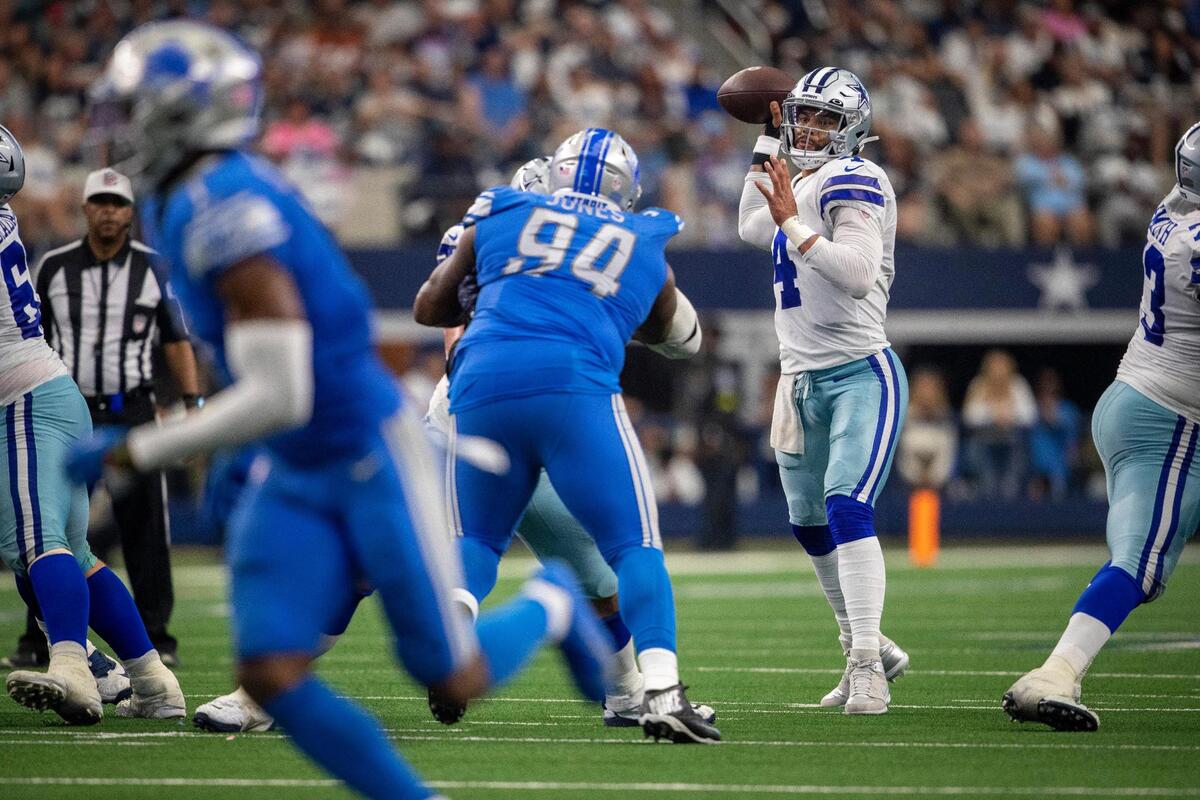 Dallas Cowboys quarterback Dak Prescott completed 19 of 25 passes against the Detroit Lions in a win on Sunday at AT&T Stadium.