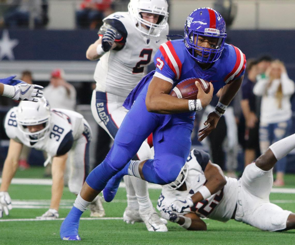 Duncanville quarterback Ja’Quinden Jackson (3) takes the ball in for six in the first half of a high school Class 6A Division I State Semifinals football playoff game at AT&T Stadium, Arlington, Texas, Saturday, Dec. 15, 2018. Duncanville led 35-14 at the half. (Star-Telegram Bob Booth)