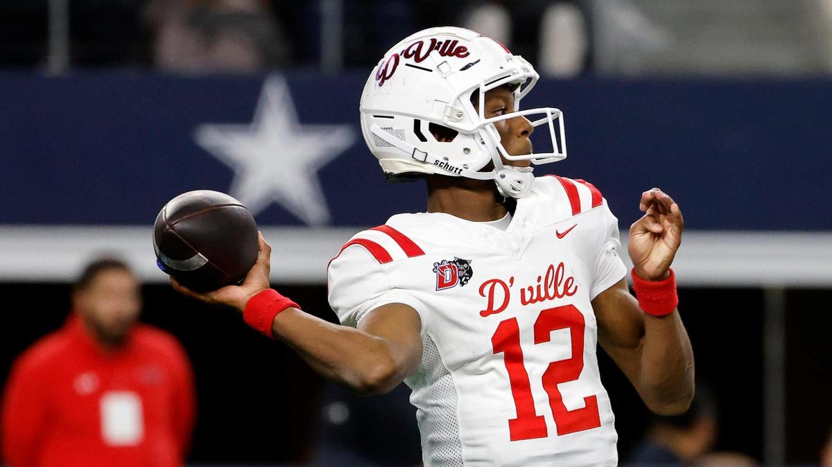 Duncanville quarterback Keelon Russell (12) is a player to watch vs. DeSoto on Oct. 11.