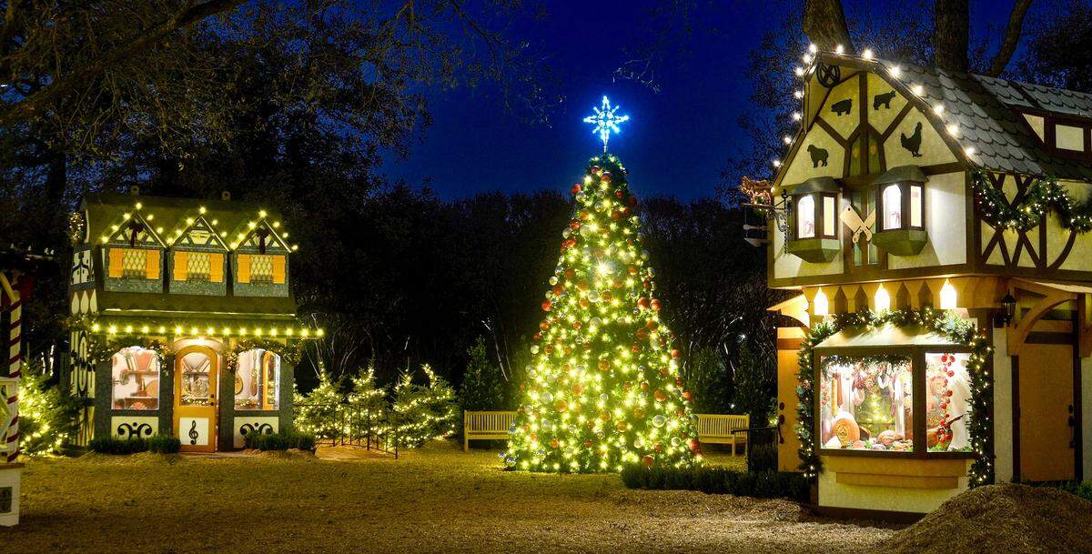 The Dalllas Arboretum’s Christmas Village at night.