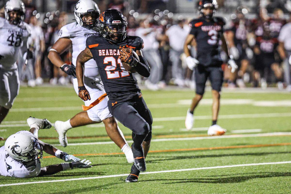 Aledo running back Kaden Winkfield breaks loose for a 23-yard TD run against Denton Guyer In the Friday, Sept. 29, game at Tim Buchanan Stadium in Aledo, Texas on Friday, Aug. 29, 2025.