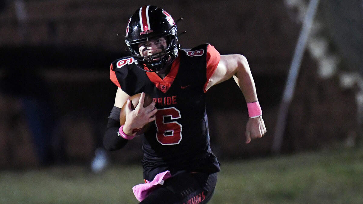 Colleyville Heritage quarterback Weston Smith threw for 200 yards and two touchdowns against Texas High on Friday.