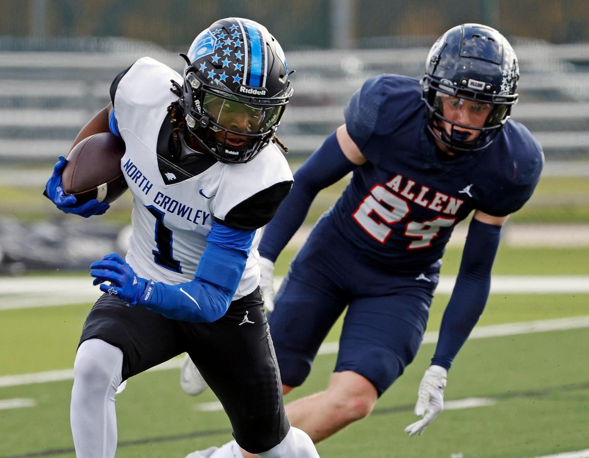 North Crowley running back Cornelius Warren (1) is the No. 38 ranked player.