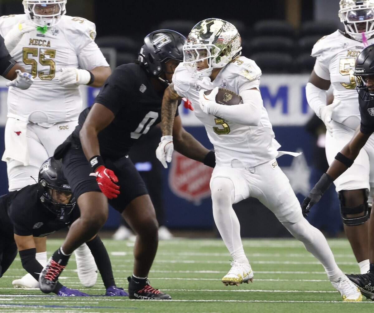 Dallas South Oak Cliff wide receiver Torrin Teague (3) finds a hole in front of Richmond Thomas Randle linebacker Noriel Dominguez (0) during the first half of the UIL Class 5A Division II championship game on Saturday Dec. 20, 2025 at AT&T Stadium in Arlington, Texas.