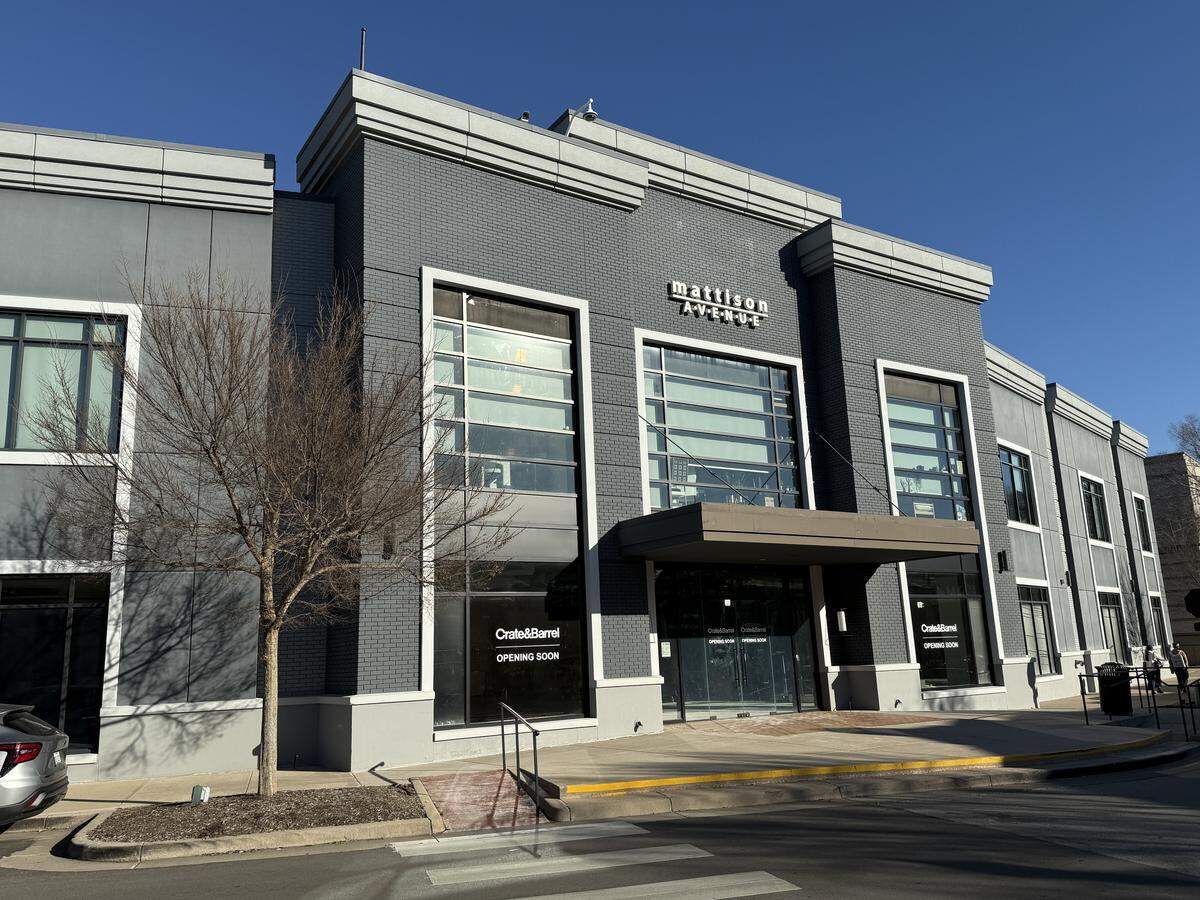 Crate and Barrel’s full line store will be opening later this year in the large retail space that used to be home to the Market by Macy's store in Southlake Town Square.