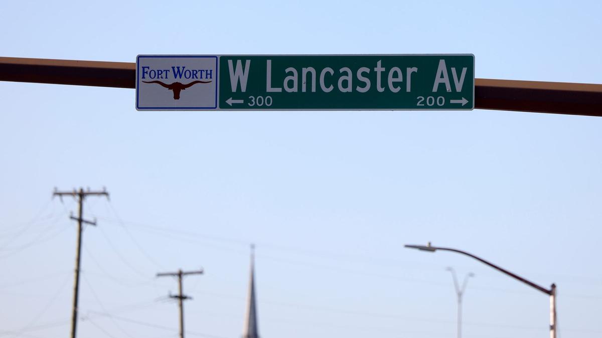 Construction crews will be replacing water mains along W Lancaster Ave and other roads around downtown for the next two years, Fort Worth officials say