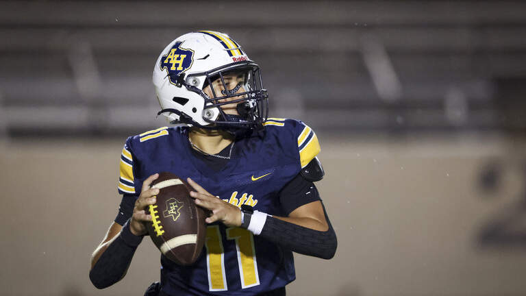 Arlington Heights survives Wyatt to remain undefeated in thriller — PHOTOS