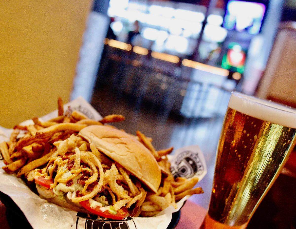 BoomerJack’s Grill serves cold beer and burgers like the chipotle blue cheeseburger with fresh-cut fries photographed on March 6, 2008.