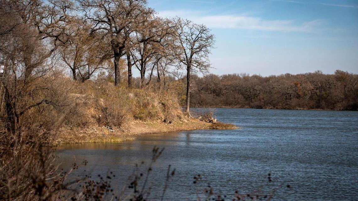 As growth consumes the Texas prairie, Fort Worth considers a plan to slow sprawl