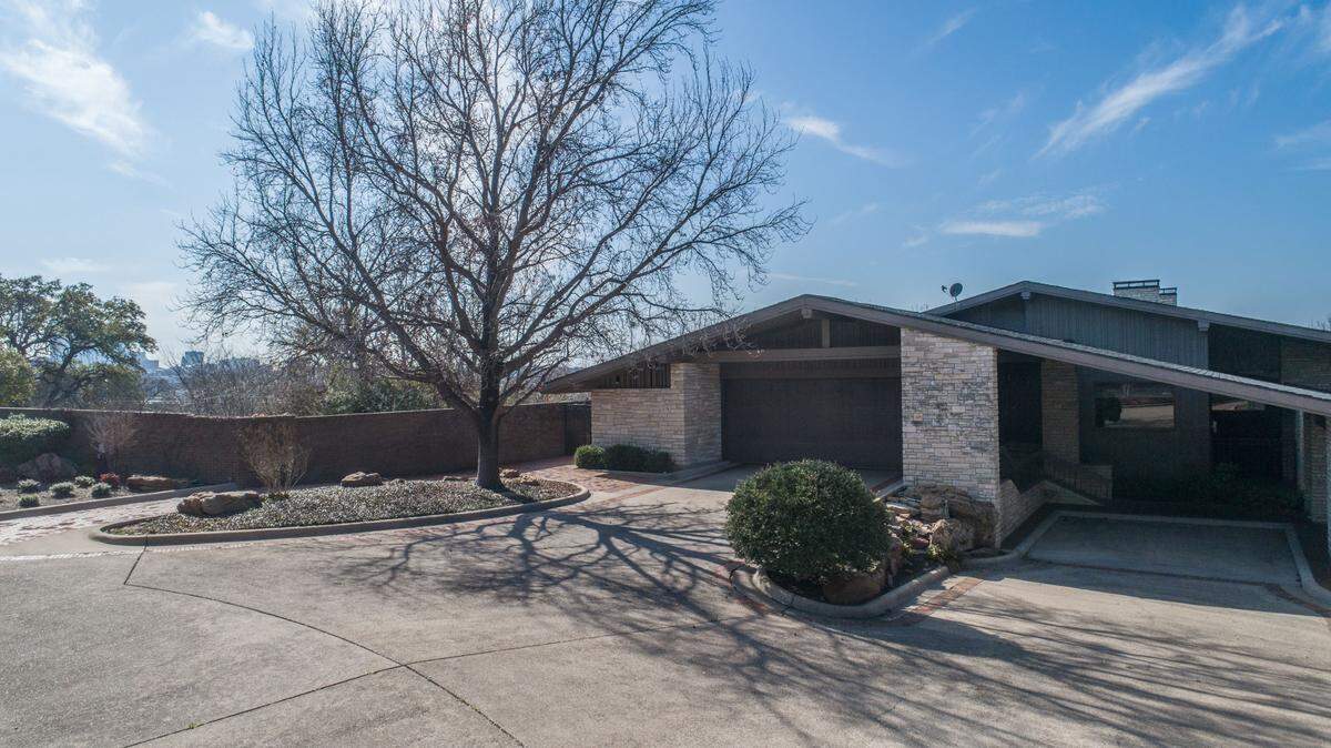 The home at 2000 Tam O’Shanter Drive is priced $1,395,000.