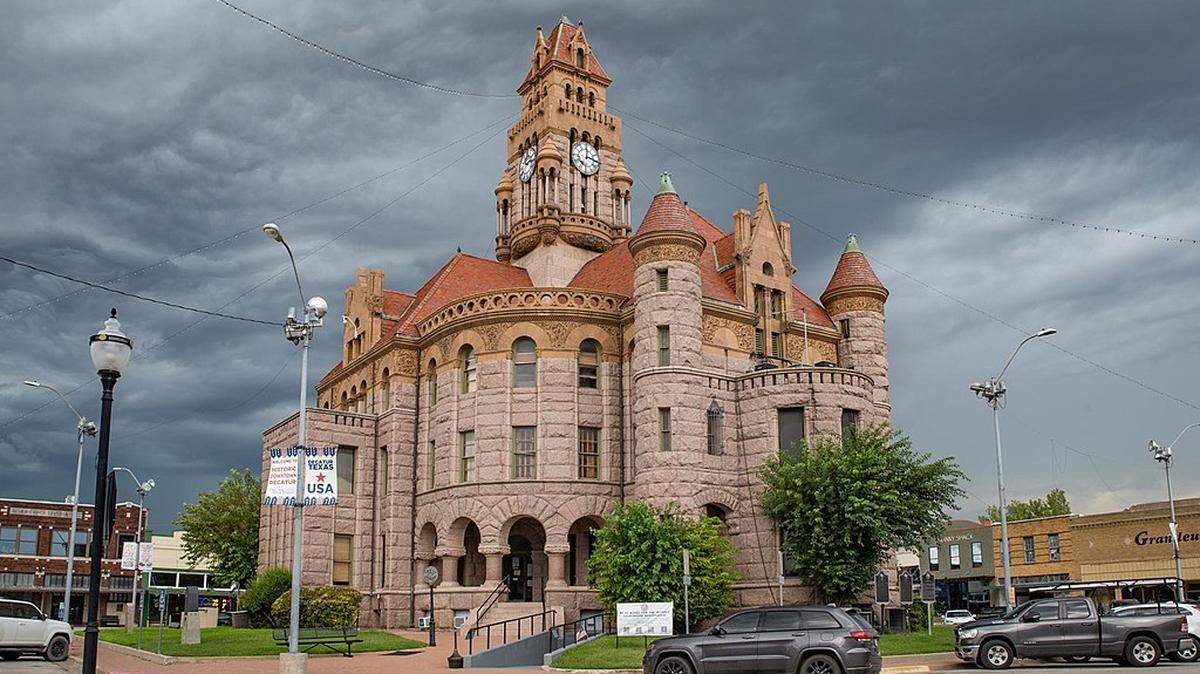 The Wise County Courthouse in Decatur.