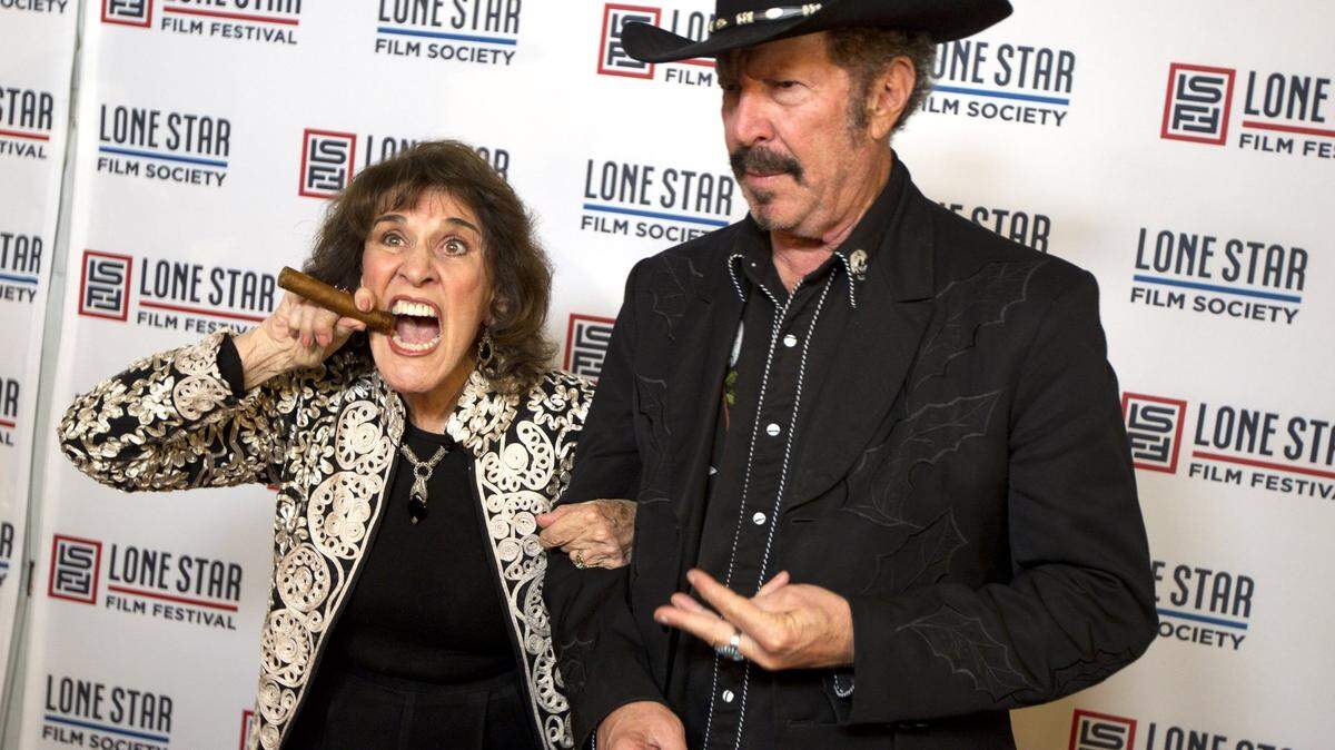 Ruth Buzzi and Kinky Friedman on the red carpet before the Lone Star International Film Festival banquet in Fort Worth in 2012.
