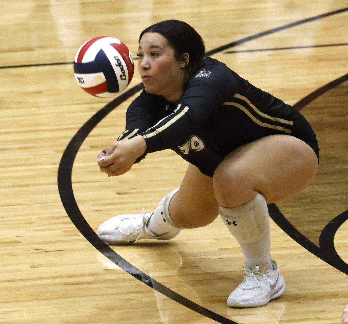 Eagle Mountain setter Cambri Chukes (19) digs out a ball during the third set of a UIL Conference 4A D2 State Semifinal volleyball playoff game between Eagle Mountain and Spring Hill at Wilkerson-Greines Activity Center in Fort Worth, Texas, Saturday, Nov. 15, 2025.