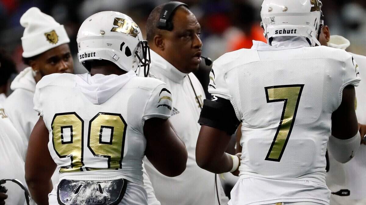 South Oak Cliff throttled Lucas Lovejoy 42-0 at Choctaw Stadium on Saturday.