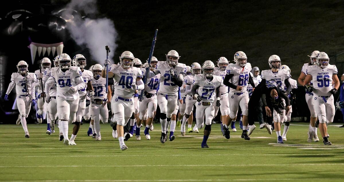 The Midlothian Panthers enters the field to face Mansfield Summit in the 5A Division I Region I semifinal high school football playoff game played on November 26, 2021 at Gopher-Warrior Bowl in Grand Prairie. (Steve Nurenberg/Special to the Star-Telegram)