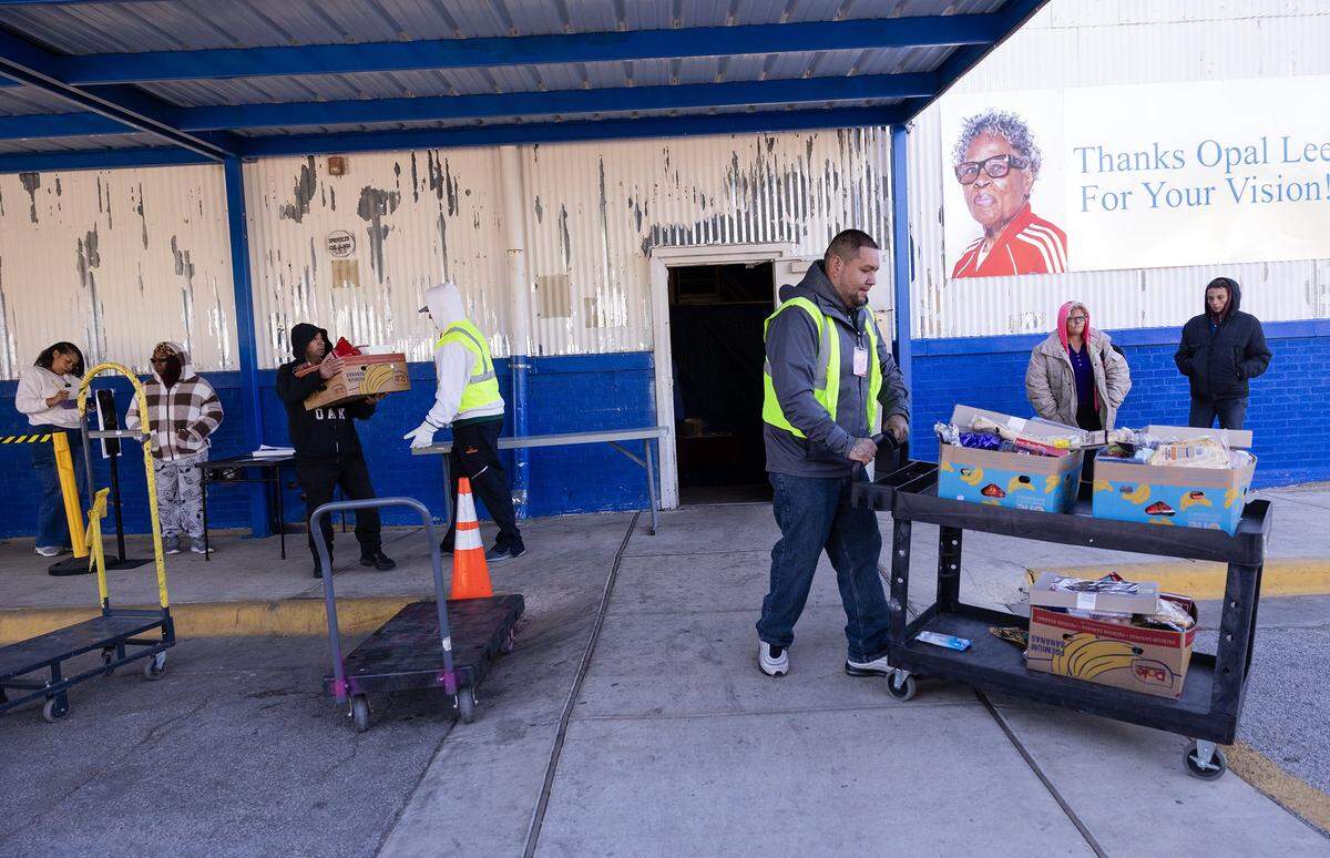 Volunteer distribute food to those in need at the Community Food Bank of Fort Worth on Monday, Nov. 10, 2025.