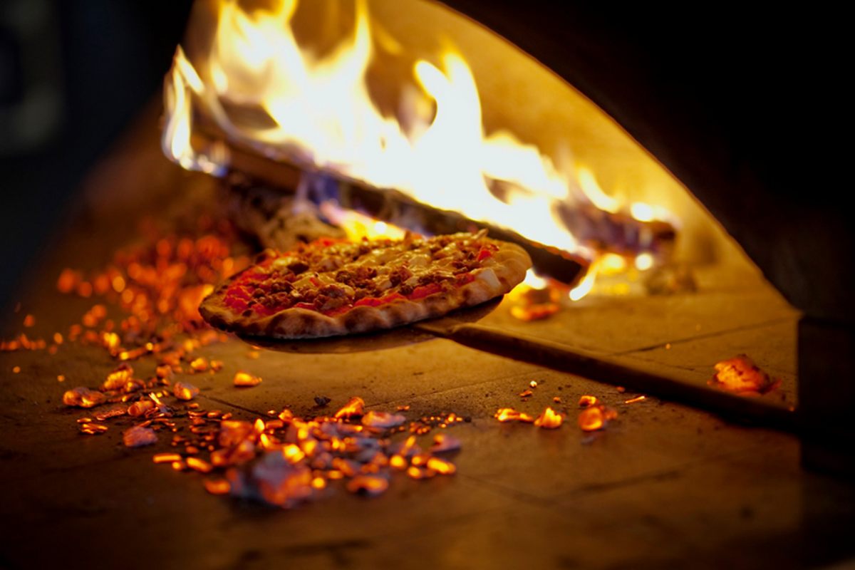 Smokin’ Oak Wood-Fired Pizza