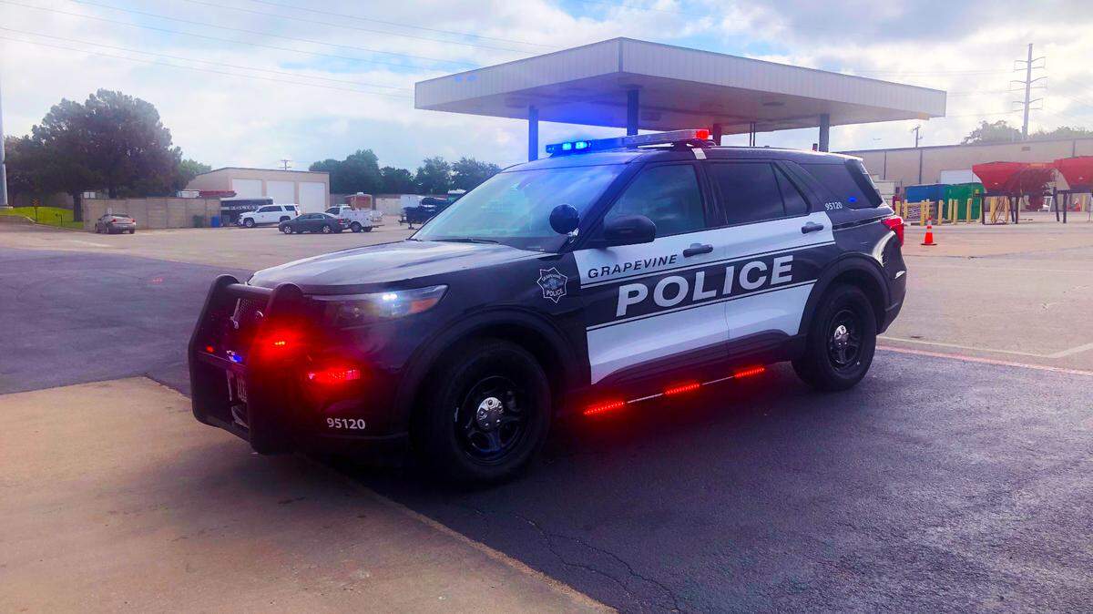 Grapevine police are looking for two suspects who allegedly stabbed a man in a domestic violence dispute Monday.