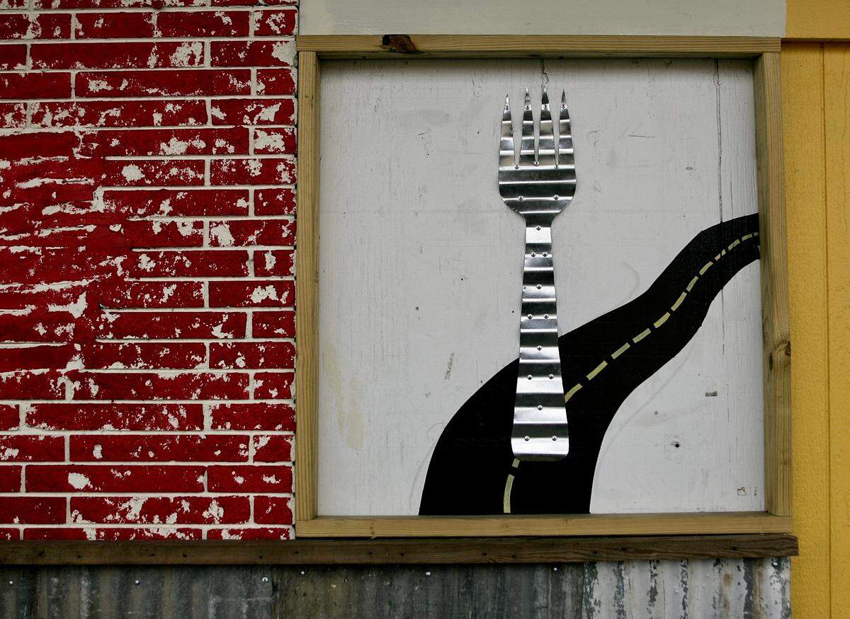To find Arlington’s hidden-fave restaurant, look for the Fork in the Road.