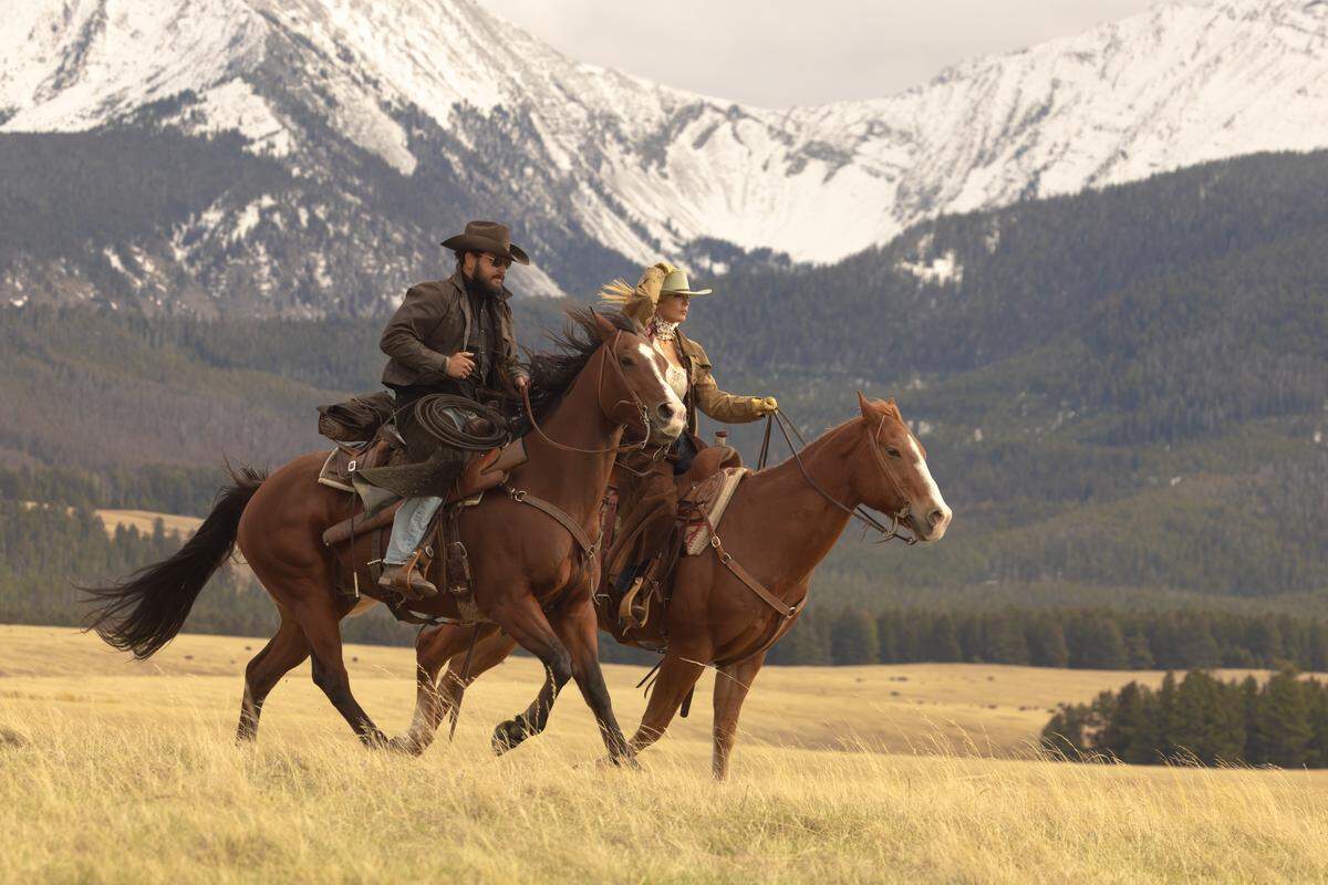 L-R: Cole Hauser as Rip Wheeler and Kelly Reilly as Beth Dutton in “Dutton Ranch,” episode 1, season 1, streaming on Paramount+, 2026.