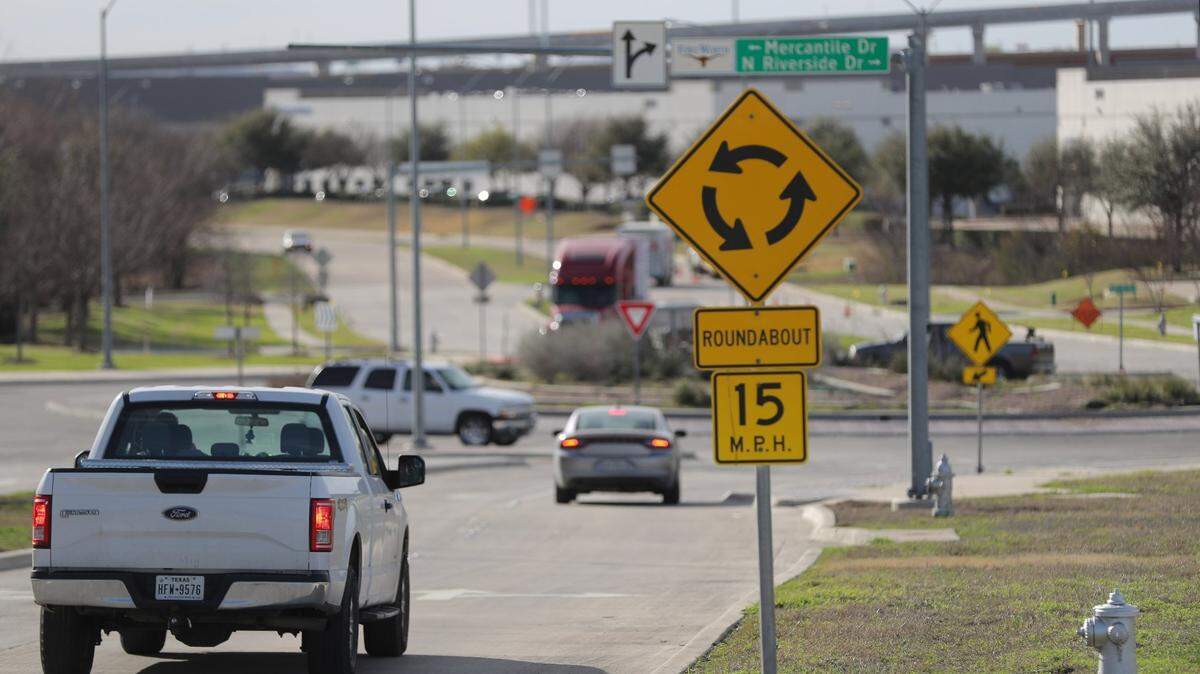 Roundabout at North Riverside Drive and Northern Cross Boulevard, Monday, March 5, 2018.