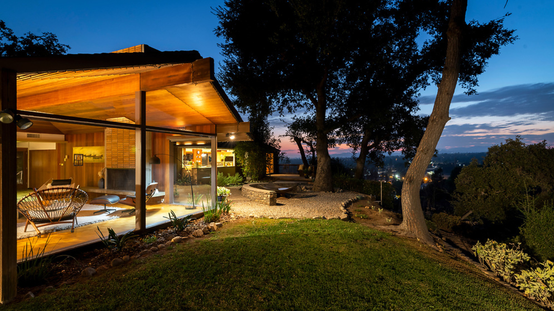 ‘Iconic flying walls?’ This midcentury modern estate has them. It’s for sale in CA