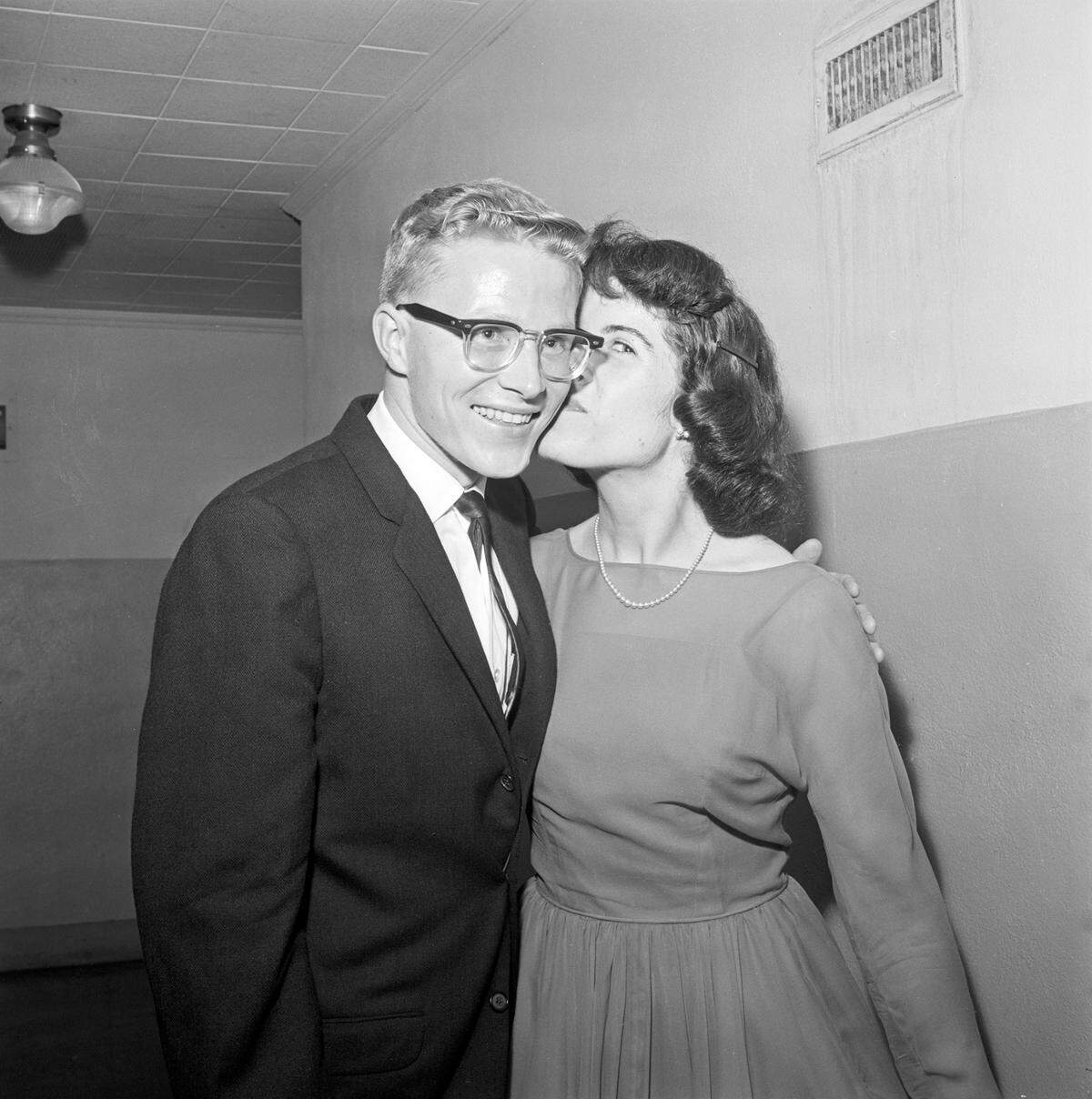 Ralph Votapek, winner of the first Van Cliburn International Piano Competition in 1962, receives a congratulatory kiss from Marilyn Neeley of Glendale, California, a friend who placed fifth in the competition.