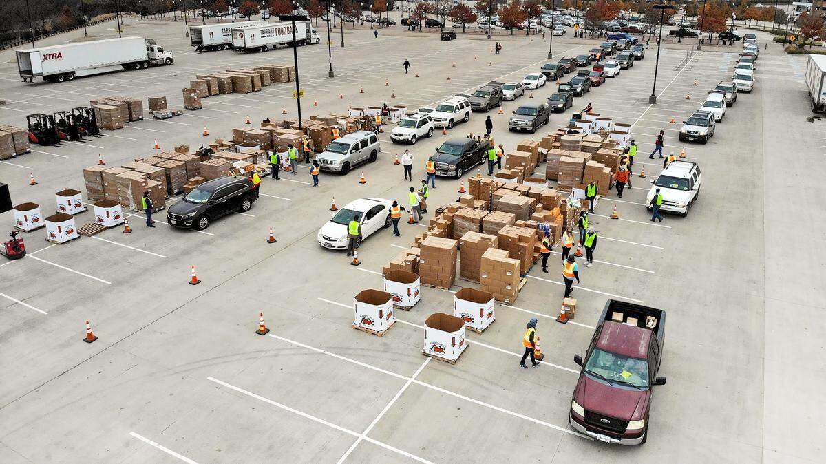 Dec. 15, 2020: Volunteers load 85 pounds of food per family into vehicles during a special holiday mega mobile distribution by the Tarrant Area Food Bank in partnership with the Goodfellow Fund in Fort Worth.