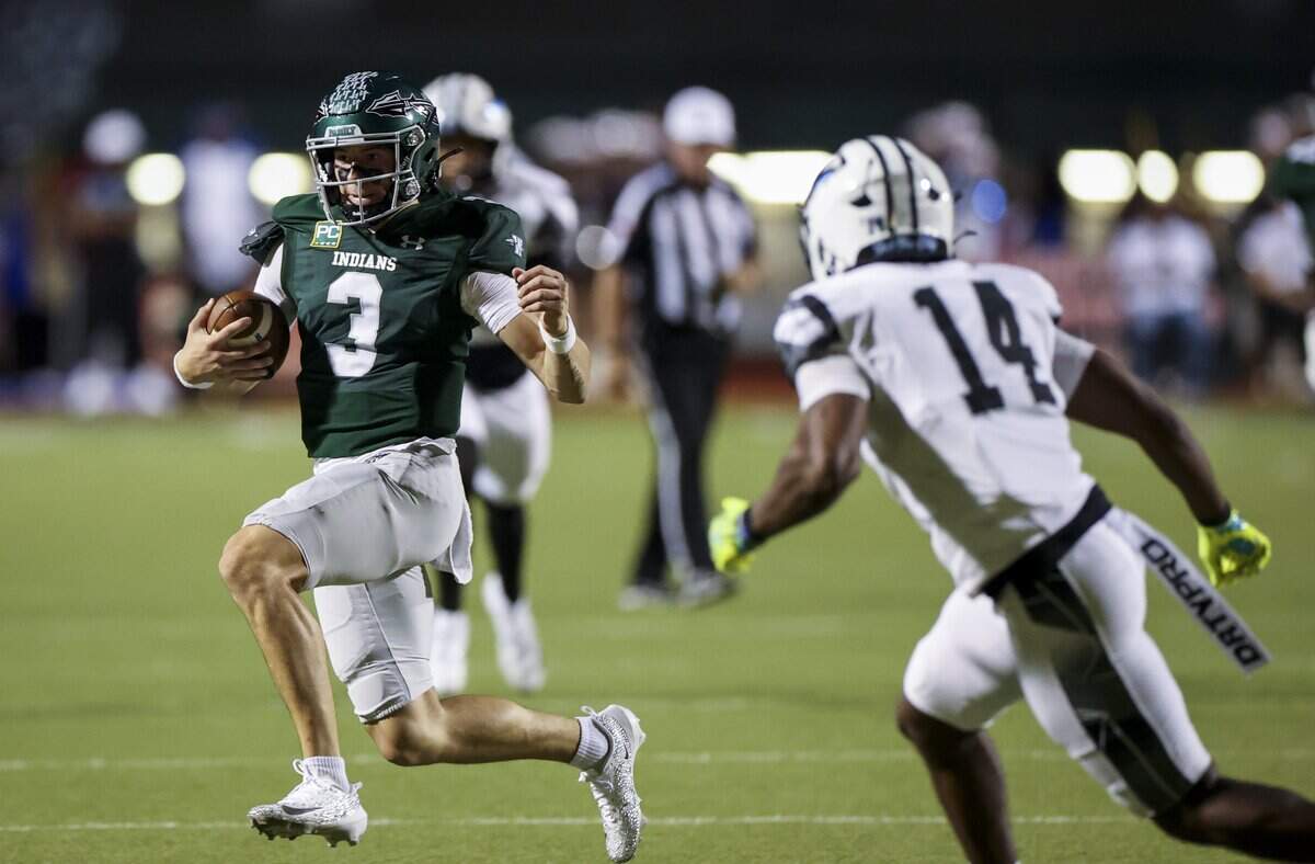 Waxahachie quarterback Jerry Meyer III (3) runs the ball during the first half of the game against North Crowley on Friday, Oct. 9, 2026, at Stuart B. Lumpkins Stadium in Waxahachie.