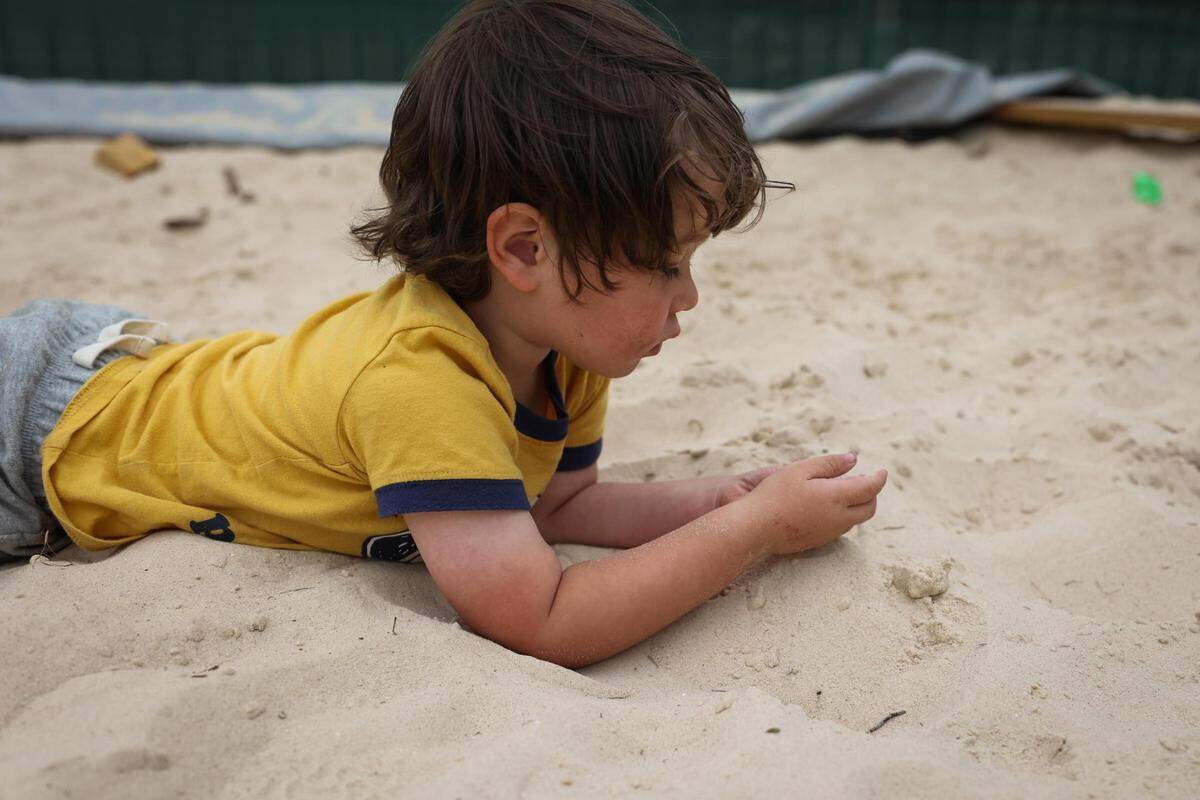 Natural playspaces include sticks, logs and hills and encourage children to explore and learn on their own.