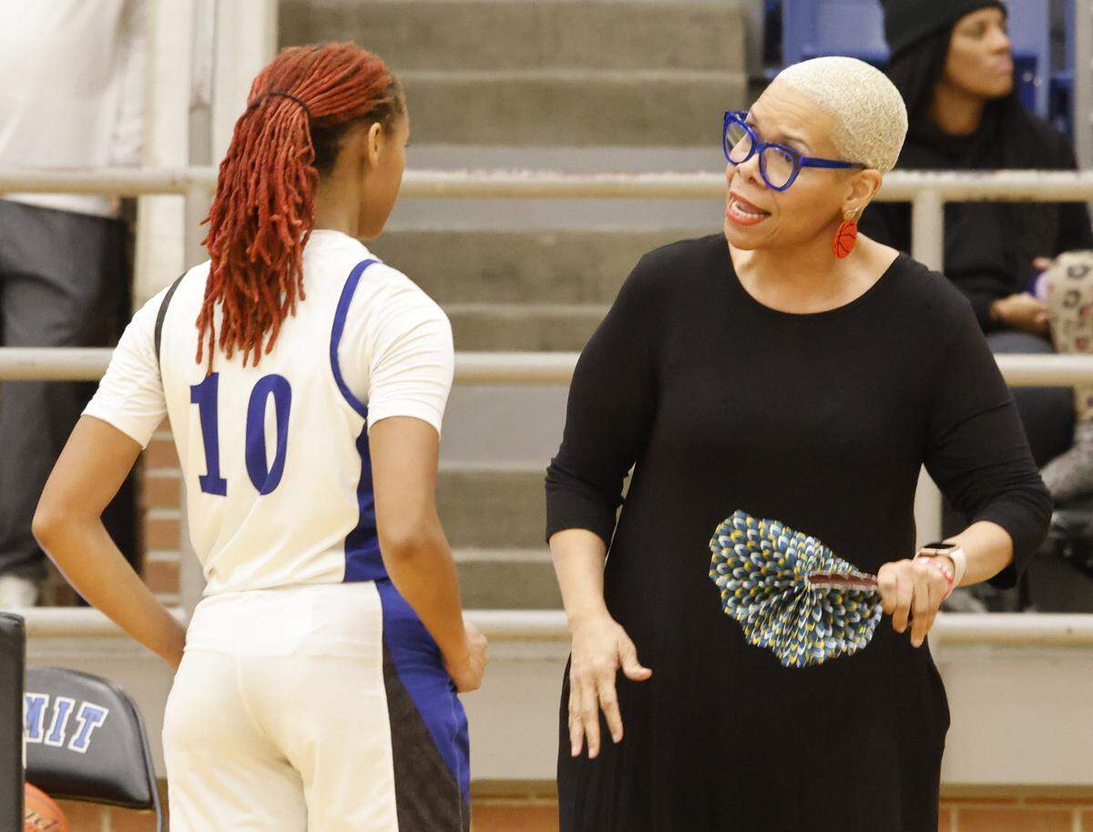 Mansfield Summit head coach Amy Gillum talks to guard Kyleigh Smith (10) at the start of the second half of a UIL girls basketball game between Everman and Mansfield Summit at Summit High School in Mansfield, Texas, Thursday Jan. 22, 2026