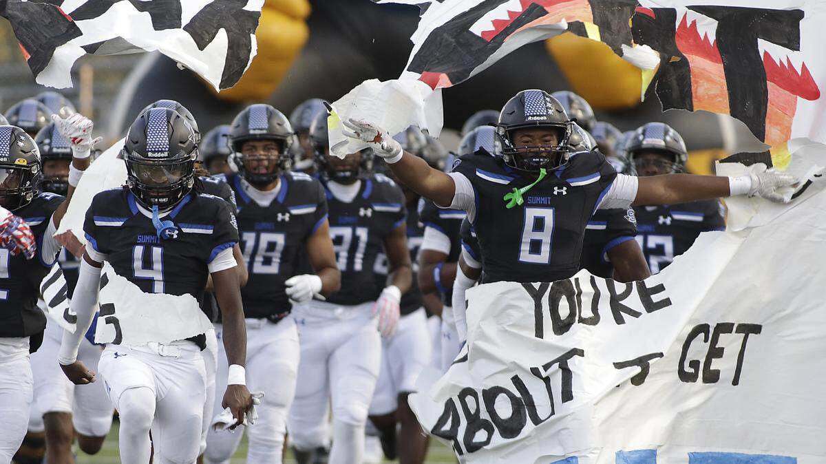 Mansfield Summit takes the field against Grapevine on Sept. 25 at Newsom Stadium in Mansfield.