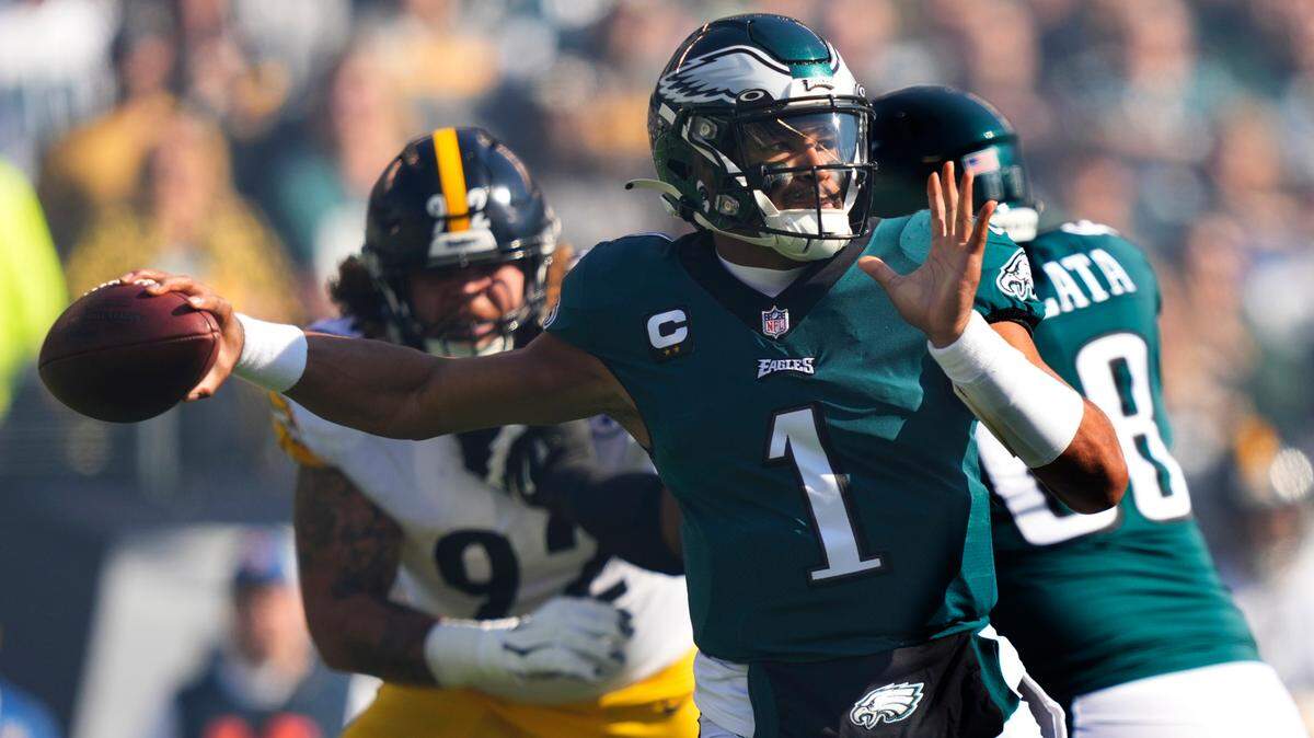 Philadelphia Eagles quarterback Jalen Hurts (1) passes during the first half of an NFL football game between the Pittsburgh Steelers and Philadelphia Eagles, Sunday, Oct. 30, 2022, in Philadelphia.