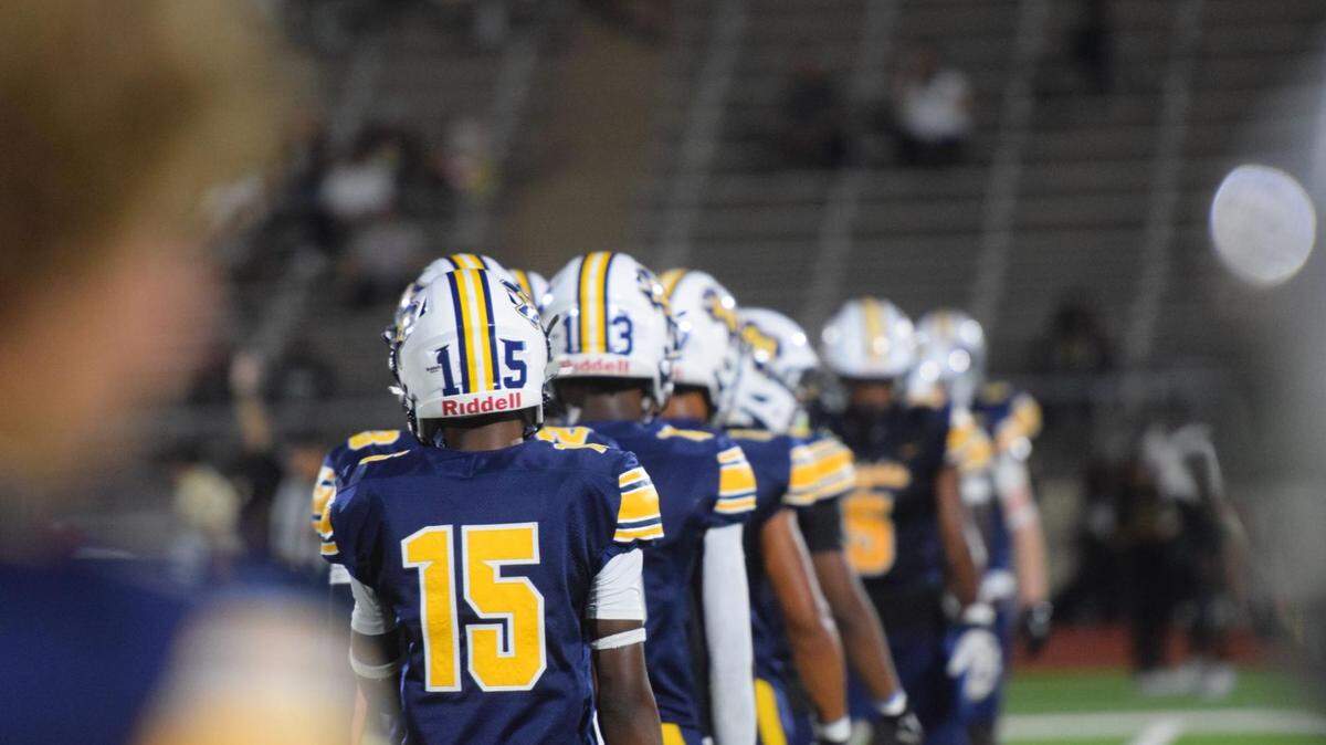Arlington Heights faces off against Dallas Pinkston during a high school football game at Clark Stadium in Fort Worth, Texas, on Thursday, September 4, 2025. Arlington Heights won 59-0.