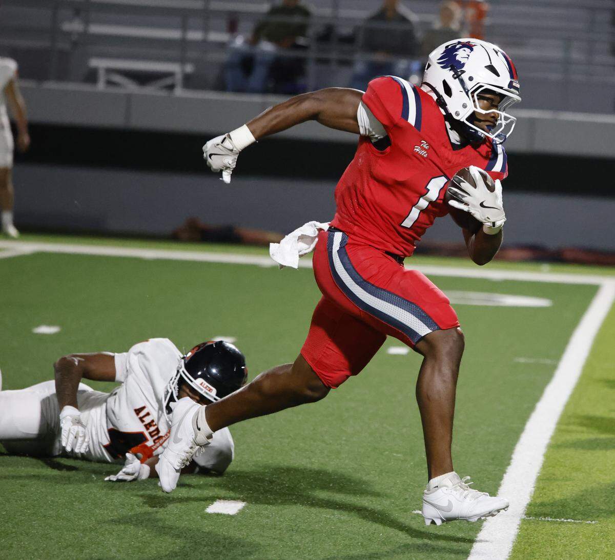 North Richland Hills Richland running back Jayshon Gibson (1) takes off for the Royals only touchdown of the first half of a UIL football game against Aledo on Thursday, October, 23, 2025 at Birdville FAAC Stadium in North Richland Hills, Texas.