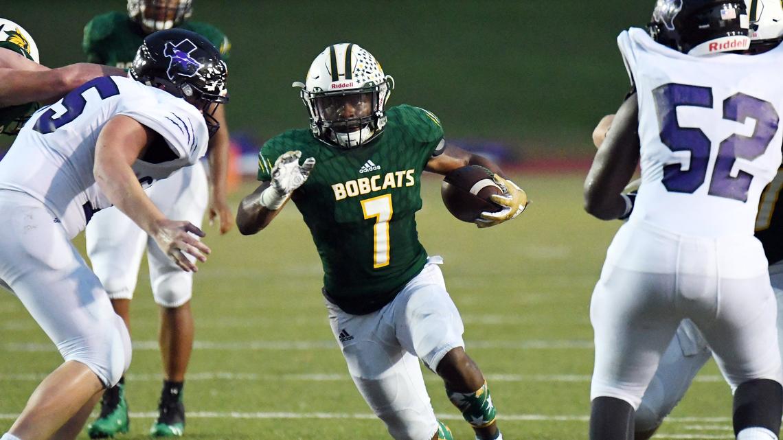 Benbrook’s Quintan Jackson,center finds the hole in the Anna defense to run through during the first half of Thursday’s September 20, 2018 football game at Farington Field in Fort Worth. Special/Bob Haynes
