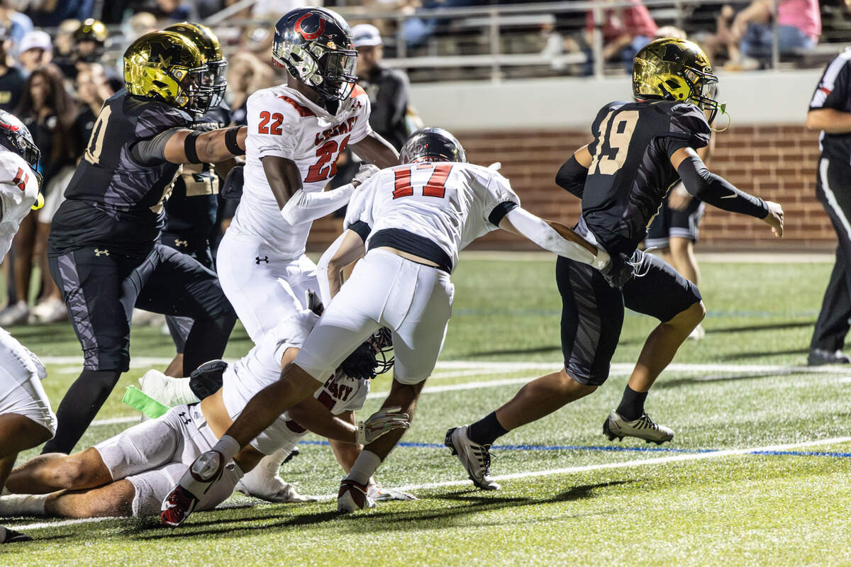 Mansfield’s Alex Luke breaks through the Legacy defense to score In Friday’s game at Vernon Newsom Stadium. Special to the Star-Telegram / Tom Marvin