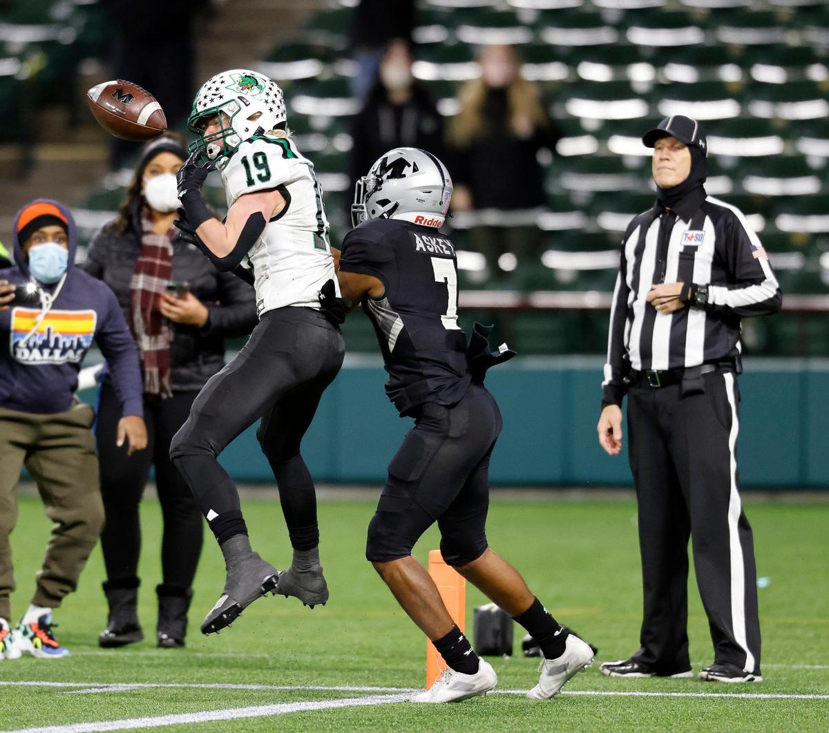 Southlake Carroll Logan Anderson (19) steps in front of Martin receiver Kyron Askey (7) to break up a fourth down end zone pass during a Conference 6A Division 1 regional playoff football game at Globe Life Park in Arlington, Texas, Friday, Dec. 24, 2020. Southlake Carroll defeated Arlington Martin 30-26. (Special to the Star-Telegram Bob Booth)
