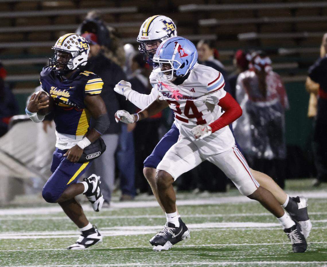 Fort Worth Arlington Heights quarterback Carmelo Carter (14) outruns Lubbock Monterey defensive back Terance King (24) to the end zone during the first half of a UIL Class 5A DI area-round football playoff game Thursday, Nov. 20, 2025, at Shotwell Stadium in Abilene, Texas.