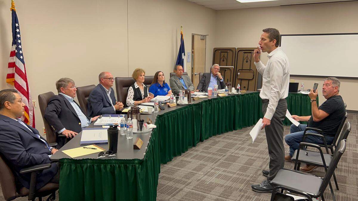 Tax consultant Chandler Crouch speaks to the Tarrant Appraisal District Board of Directors at its meeting on June 10.