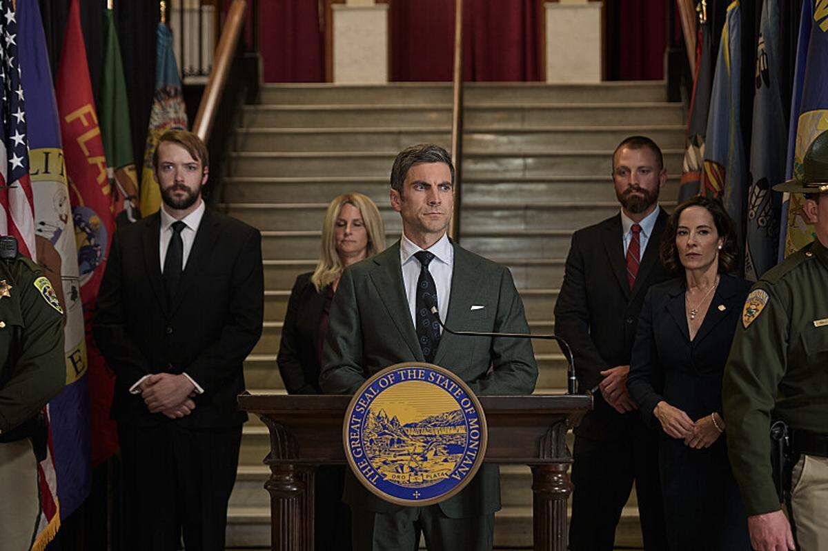 L-R: Wes Bentley as Jamie Dutton and Wendy Moniz as Governor Perry on episode 509 of Paramount Network’s “Yellowstone”.