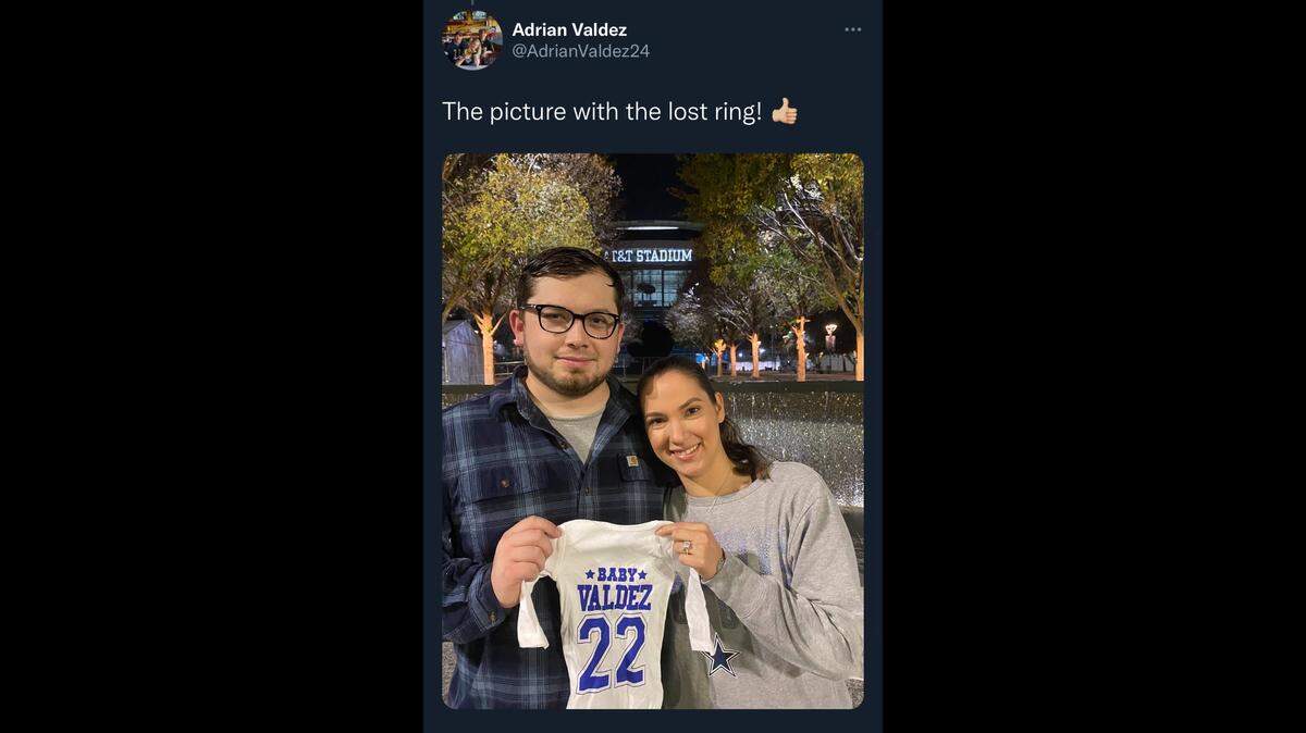 A Niko Valdez se le cayó el anillo en una fuente mientras le pedía matrimonio a su novia en el AT&T Stadium.