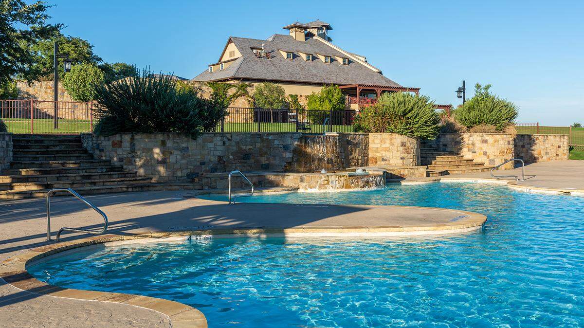 The Retreat has properties available ranging from patio size to three-acre estate homesites.  