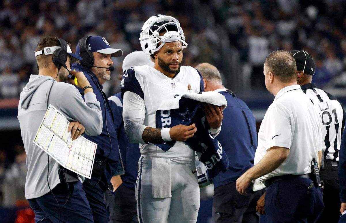 Dallas Cowboys head coach Mike McCarthy, left, and quarterback Dak Prescott on the sidelines during a matchup against the Philadelphia Eagles on Sunday, December 10, 2023, at AT&T Stadium in Arlington.
