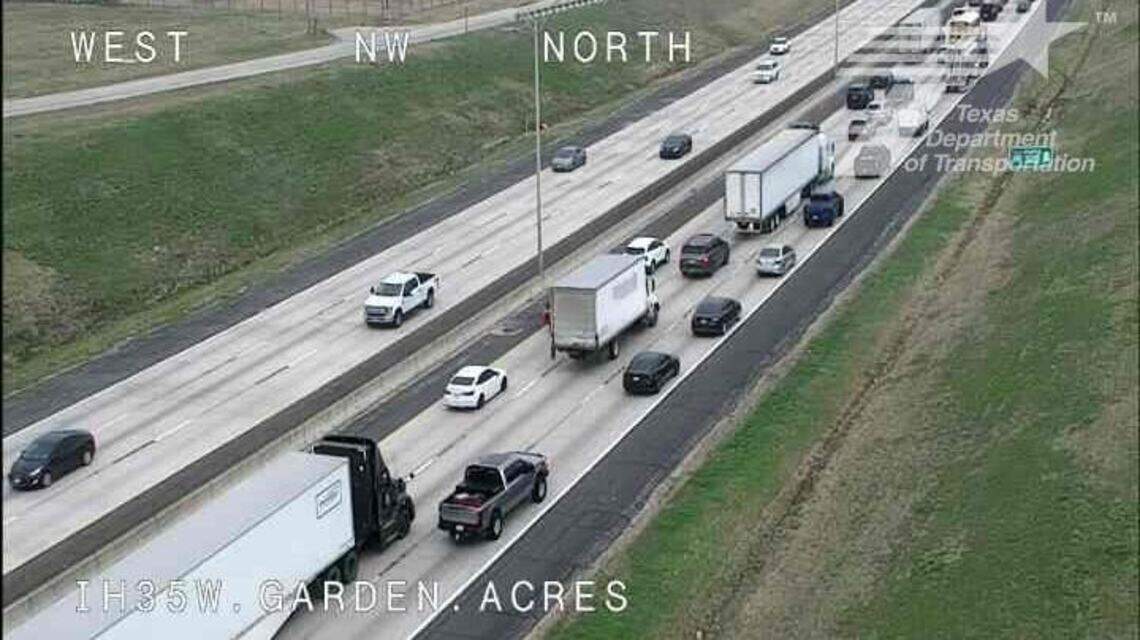Woman dies after crash that closed part of I-35W to traffic in Fort Worth, police say