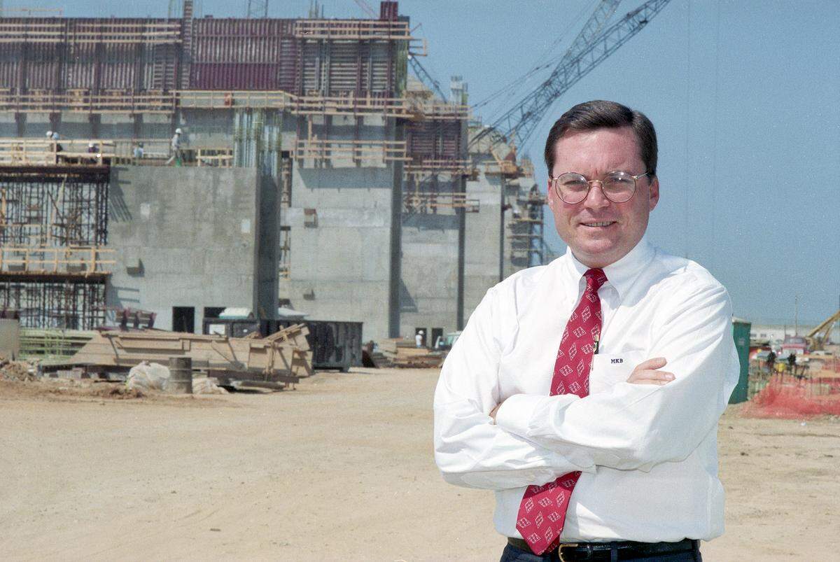 Aug. 30, 1990: Mike Berry, the Perot Group marketing director, at Alliance Airport in Fort Worth.